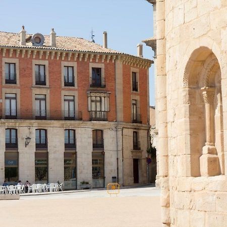 ホテル Tirso De Molina Almazán エクステリア 写真