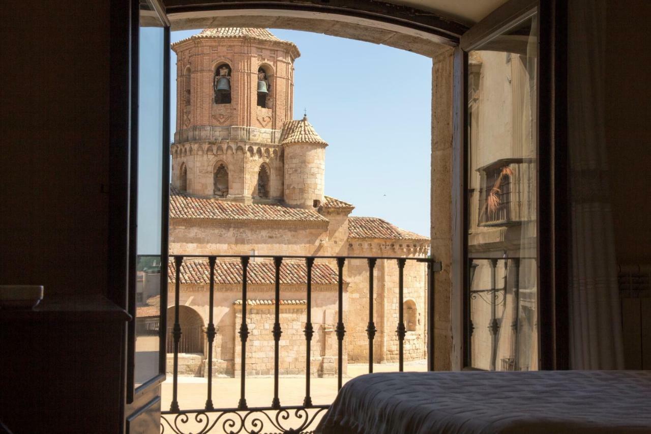 ホテル Tirso De Molina Almazán エクステリア 写真